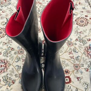 Women’s rain boots mid-calf